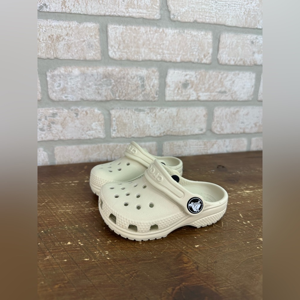 Beige Toddler Crocs Size 5c - 0322